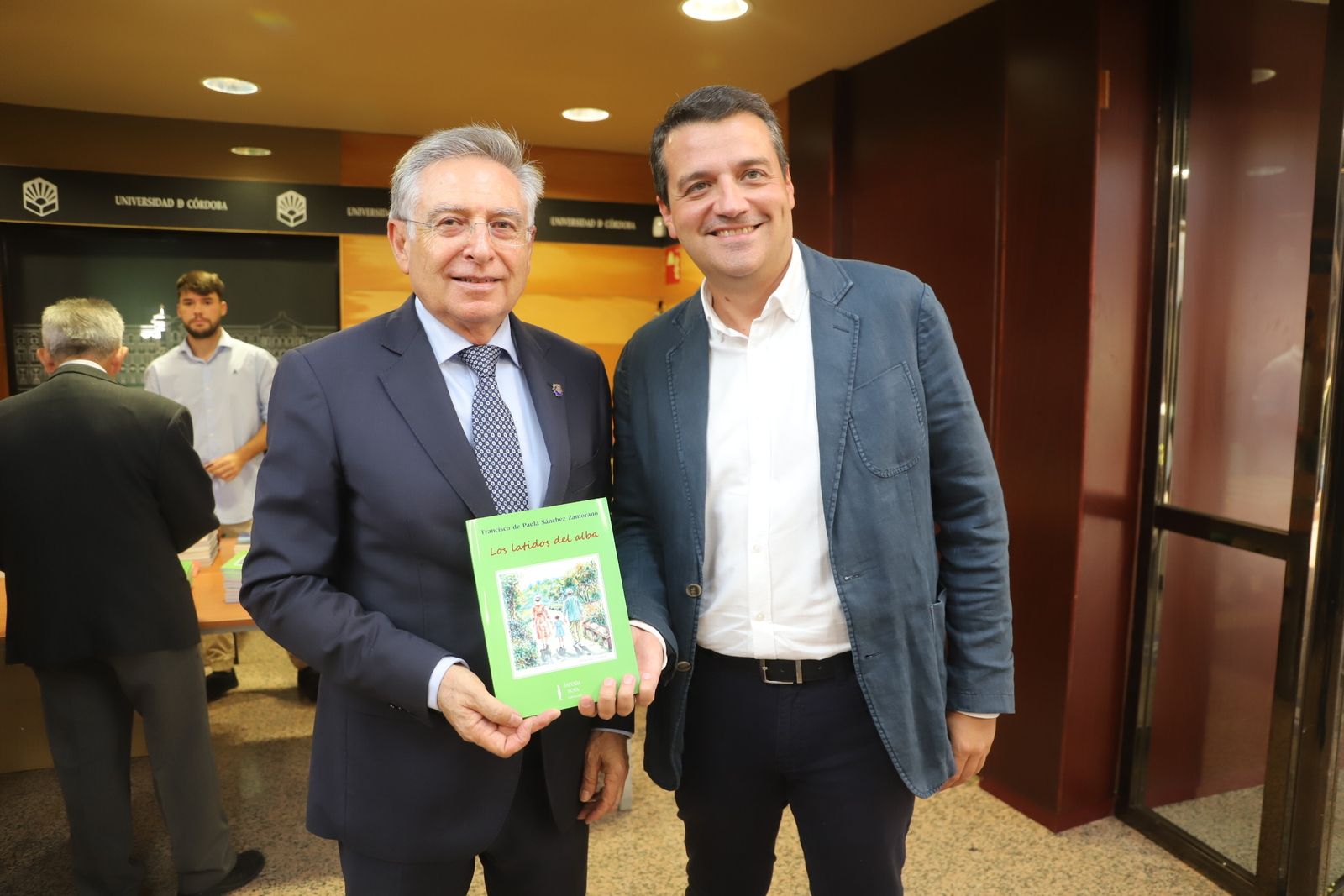 El presidente de la Audiencia presenta 'Los latidos del alma'