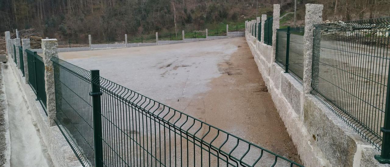 Zona de aparcamiento junto al actual campo de fútbol de A Toxa, próximo al auditorio. |  // IÑAKI ABELLA