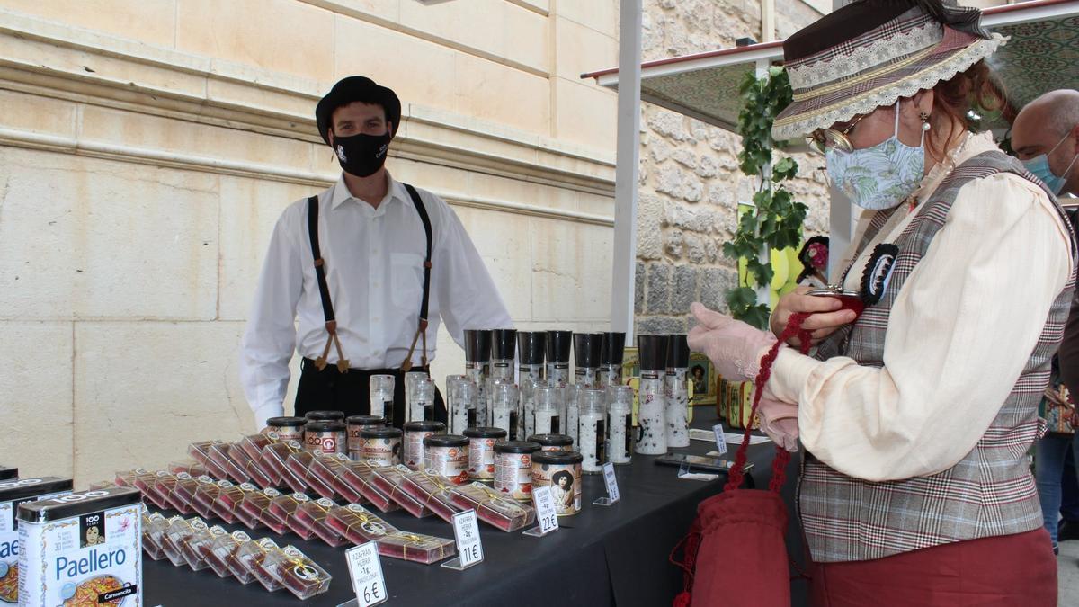 Escenas de la quinta edición de la Feria Modernista de Novelda.