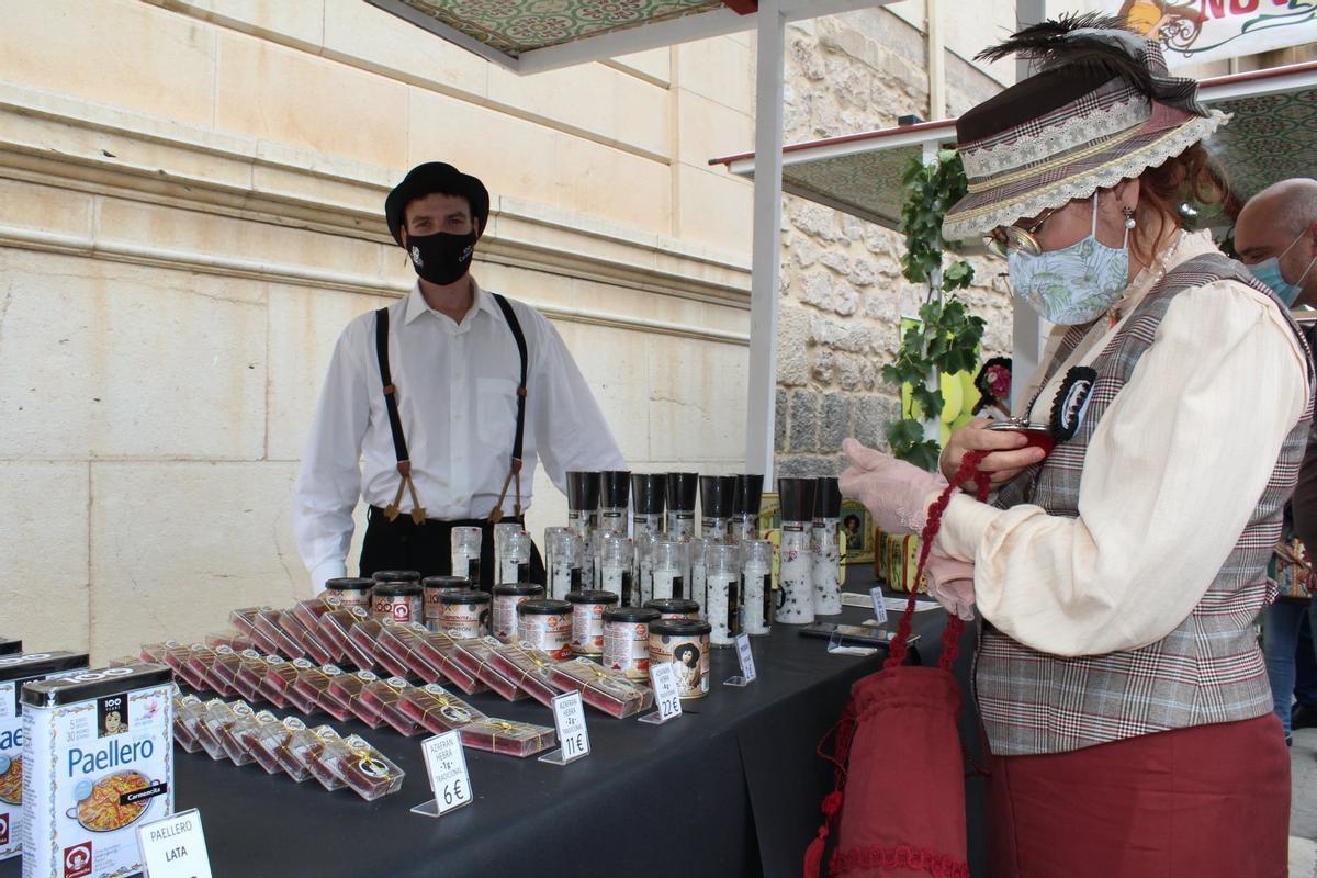 Escenas de la quinta edición de la Feria Modernista de Novelda.