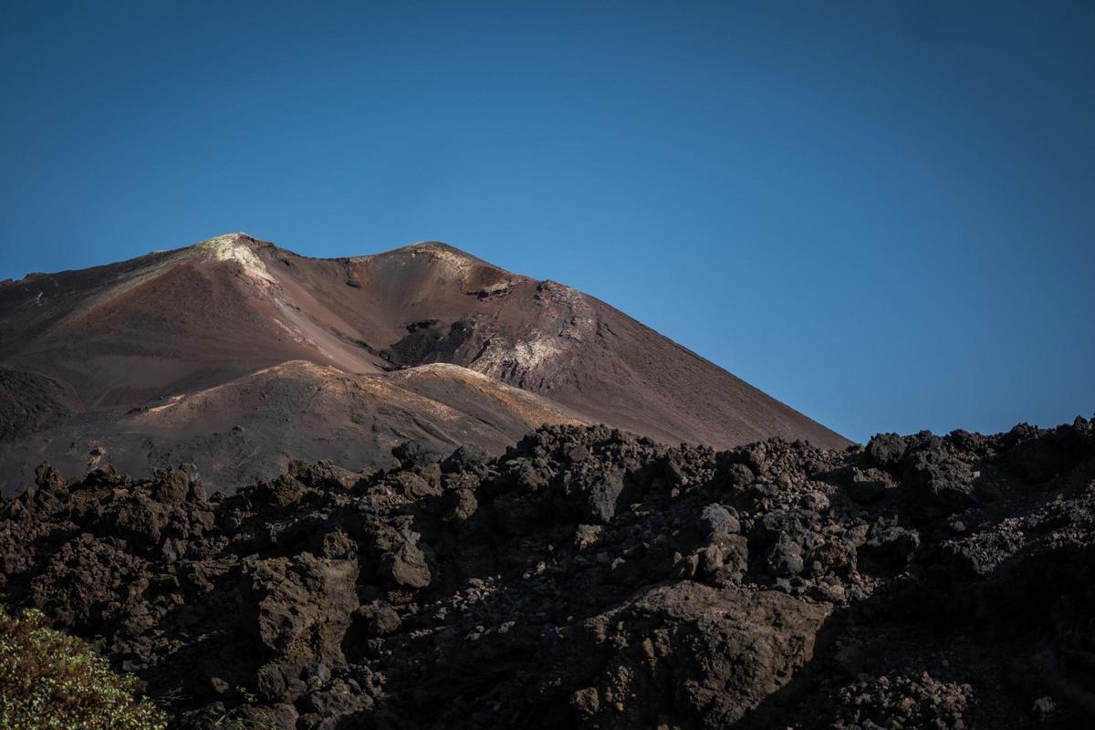 Visita al cono volcánico del Tajogaite