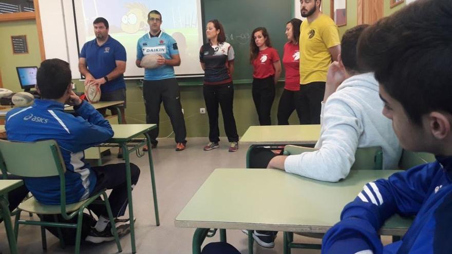 Un momento de la visita de los integrantes del CRU Cartagena