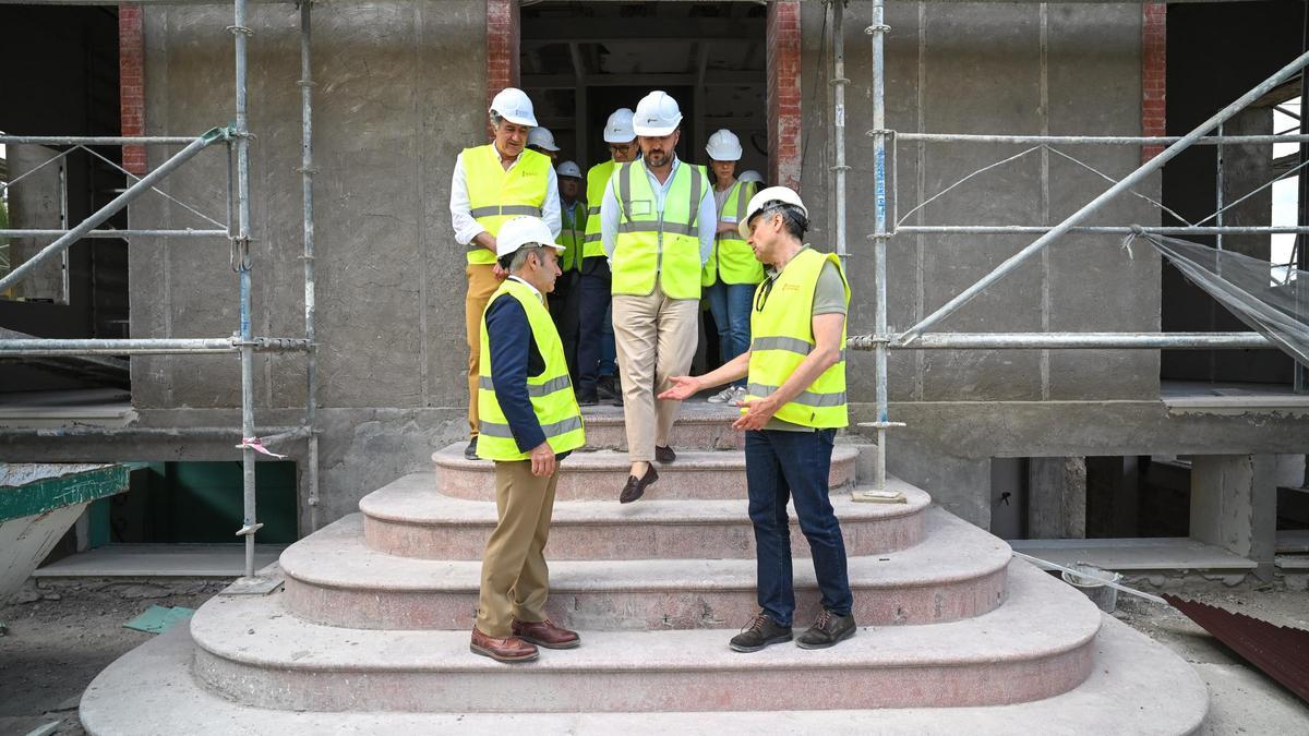 El Conseller Barrachina visita las obras de la Estación Experimental Agraria de Elche