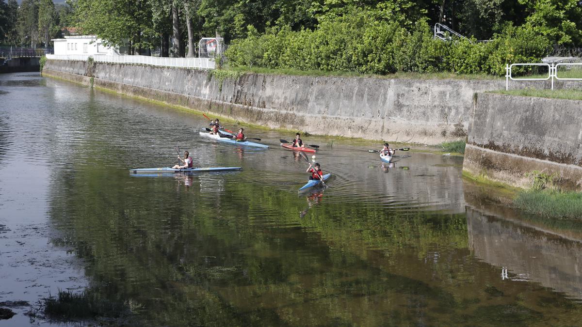 Piragüistas en el río Piles, en una imagen de archivo.