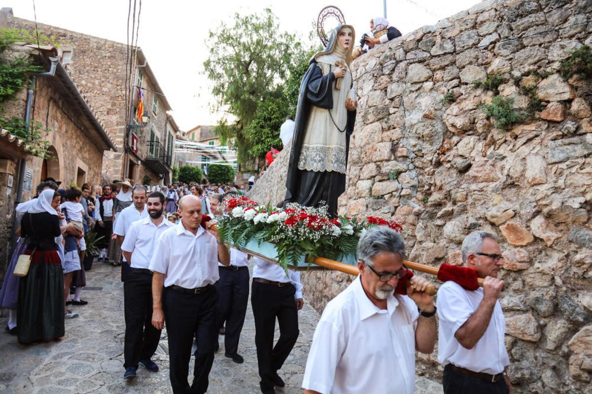 Procesión de la Reliquia de Santa Catalina Thomàs de Valldemossa Procesión de la Reliquia de Santa Catalina Thomàs de Valldemossa