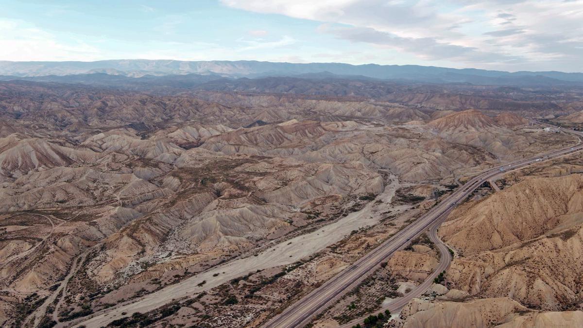 Uno de los puntos más llamativos del recorrido aparece alrededor de Tabernas.