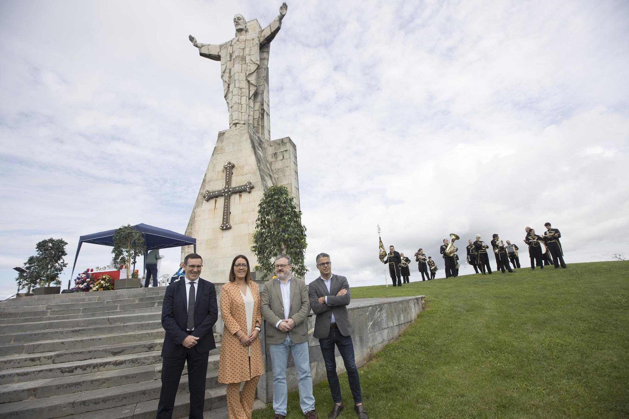 EN IMÁGENES: Jira al Sagrado Corazón en la cima del Naranco