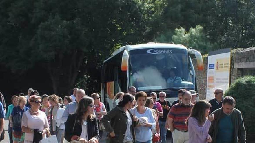 Usuarios, ayer en el estreno del autobús.