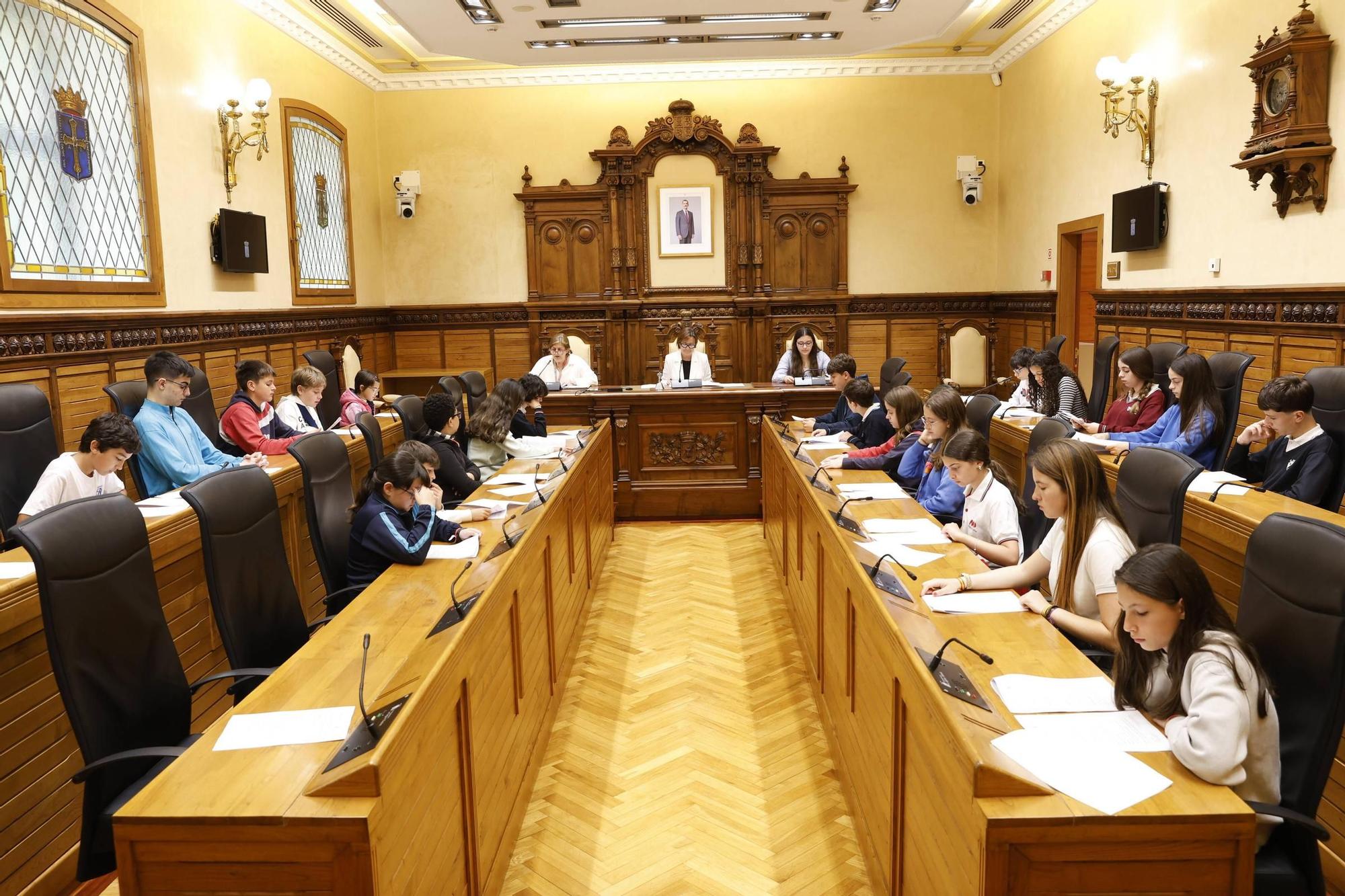 El Pleno del Consejo Municipal de Infancia y Adolescencia de Gijón, en imágenes