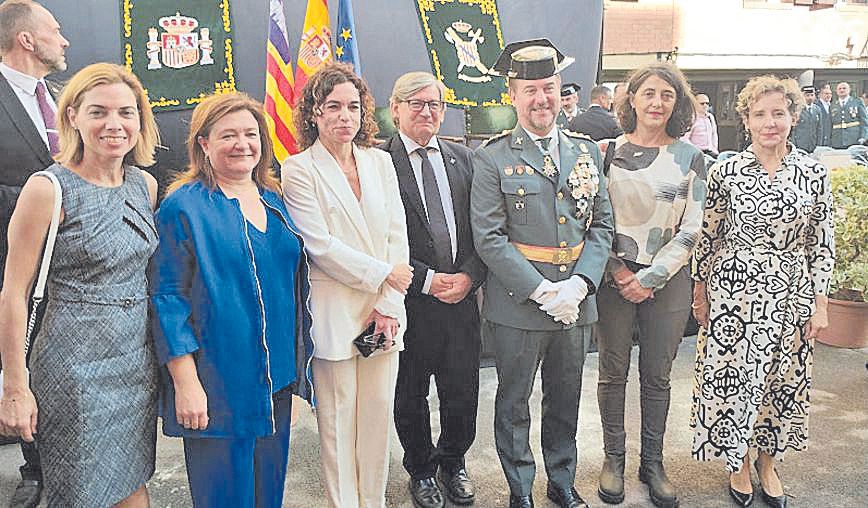 María del Carmen Iglesias, Mercedes Garrido, Rosario Sánchez, Viçens Thomas, Alejandro Hernández, Marisa Goñi y Aina Calvo.