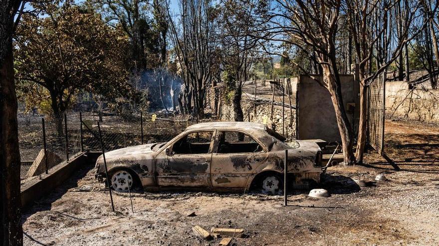 La tercera ola de calor agrava el incendio en el sur de Francia, que ya ha quemado 4.600 hectáreas