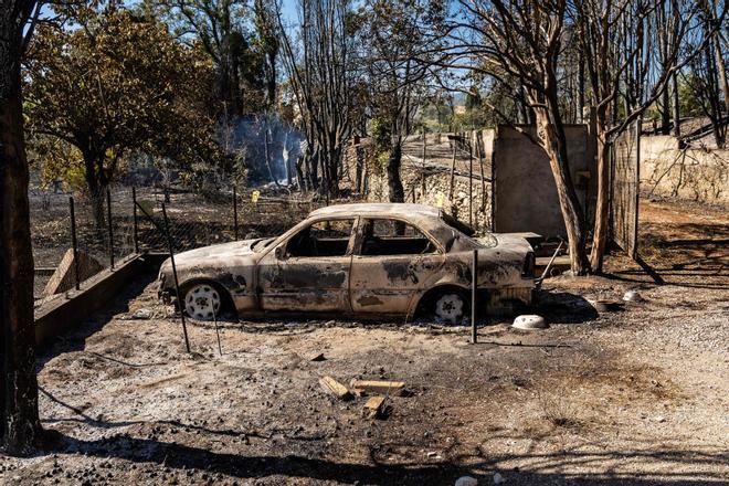 La tercera ola de calor agrava el incendio en el sur de Francia, que ya ha quemado 4.600 hectáreas