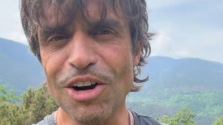 Manu Guix, en el vídeo on anuncia que ha rebut l'alta