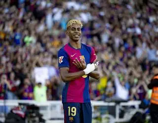 Lamine elige su once favorito de la historia del Barça: "Ronaldinho en el centro porque arriba lo tengo claro"