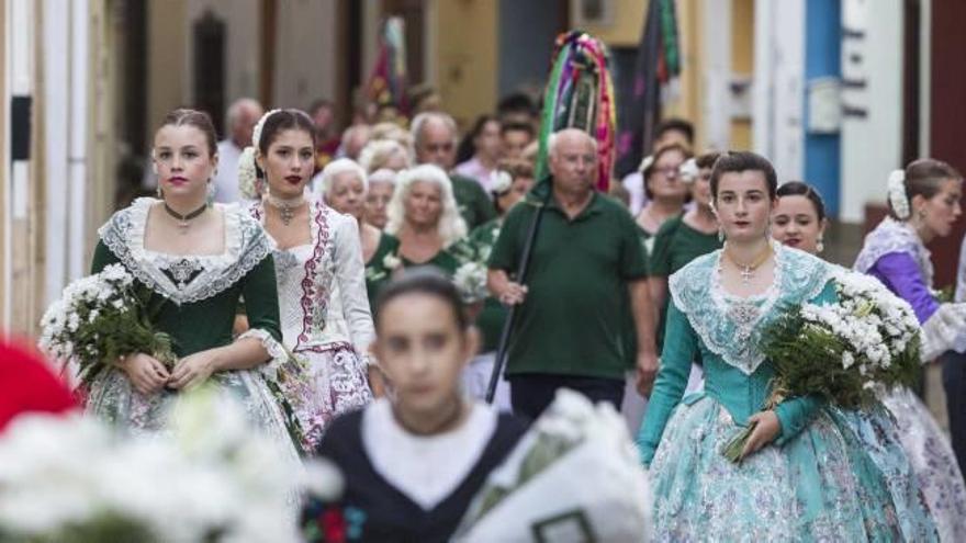 La Nucía llena de flores a su patrona