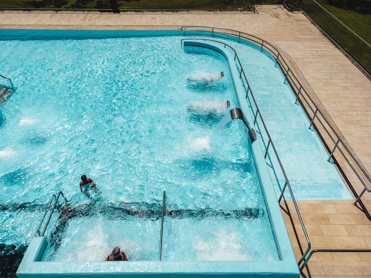 La zona del spa de las piscinas de Figueruelas