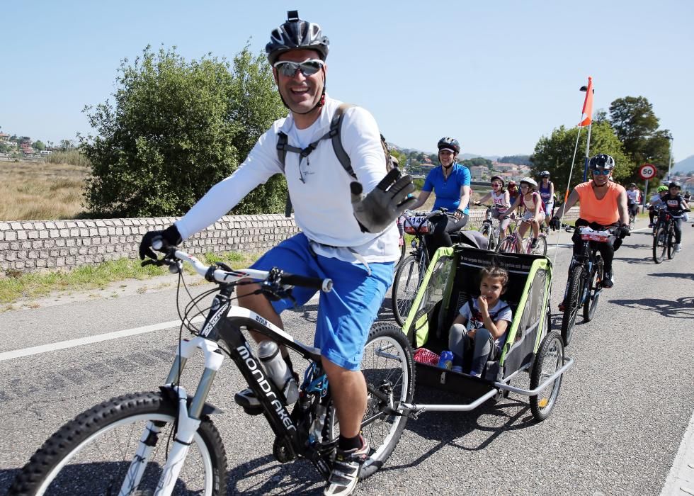 Más de un millar de miñoranos pedalean juntos