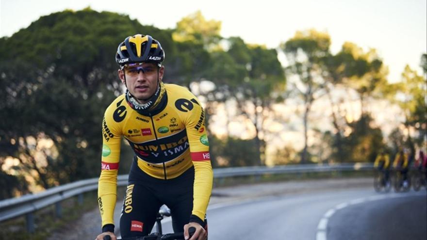 El ciclista neerlandés Milan Vader, en coma inducido tras caerse en la Itzulia