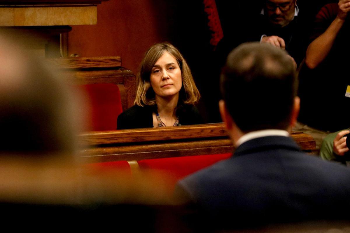 La líder de los comuns, Jéssica Albiach, escuchando este miércoles la réplica del president Aragonès.