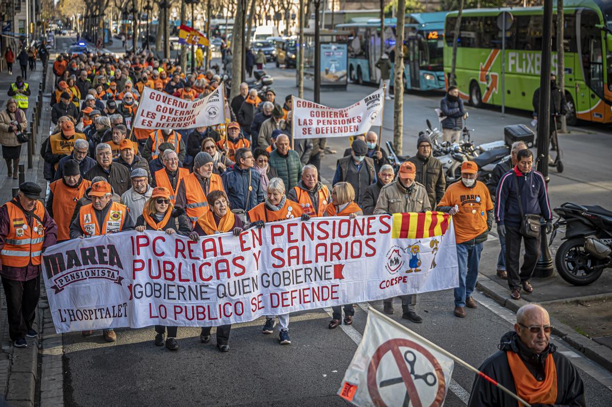 La Coordinadora de pensionistas se manifiesta por el centro de Barcelona