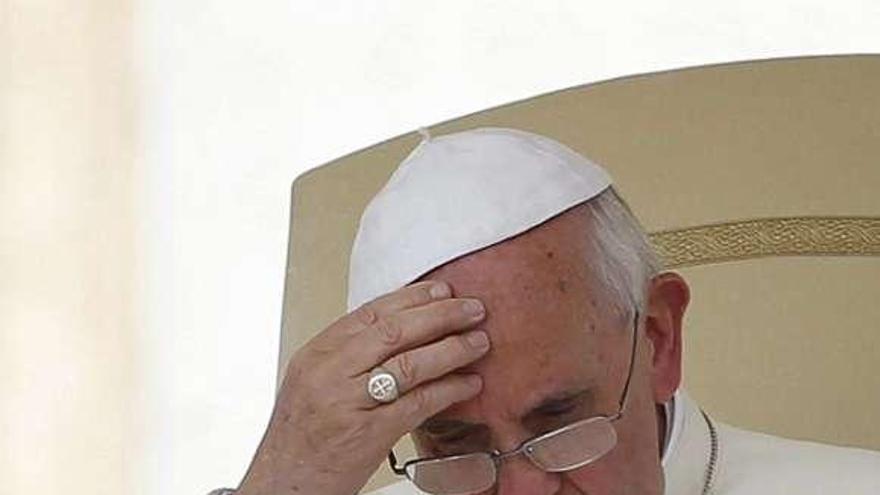 El papa Francisco endurece las sanciones contra los abusos a niños