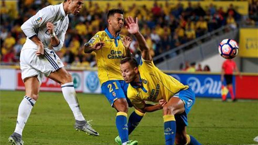 El Madrid no pasa del empate en Las Palmas (2-2)