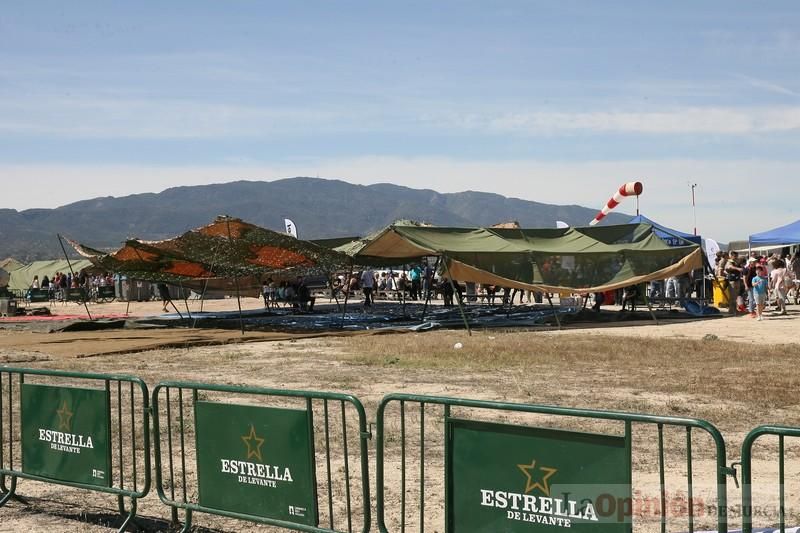 Exhibición de paracaidismo en la Base Aérea de Alcantarilla