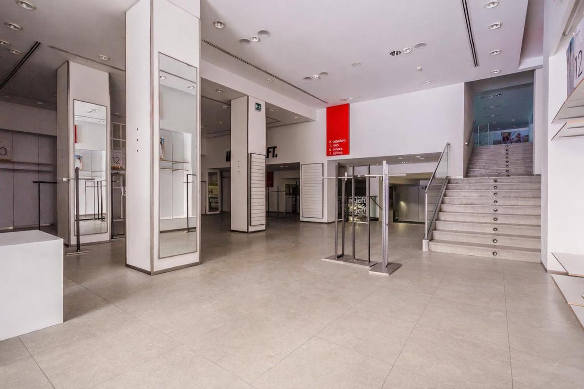 Interior del bajo de Torreiro adquirido por Pelayo Capital a Inditex.