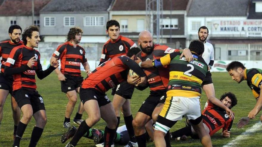 Un instante del Coreti-Keltia Ourense disputado esta temporada en el Cortizo lalinense. // Bernabé/Javier Lalín