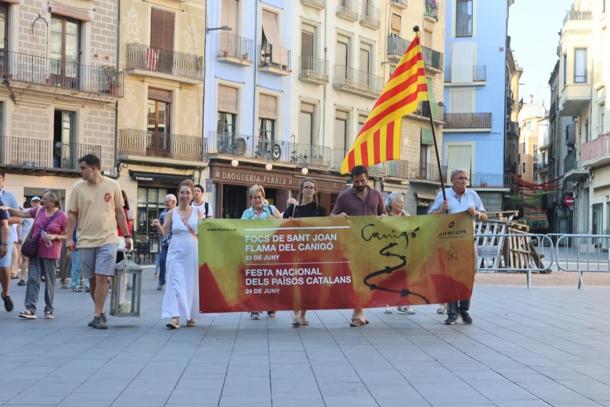 Pujada de la Flama fins a la plaça Major