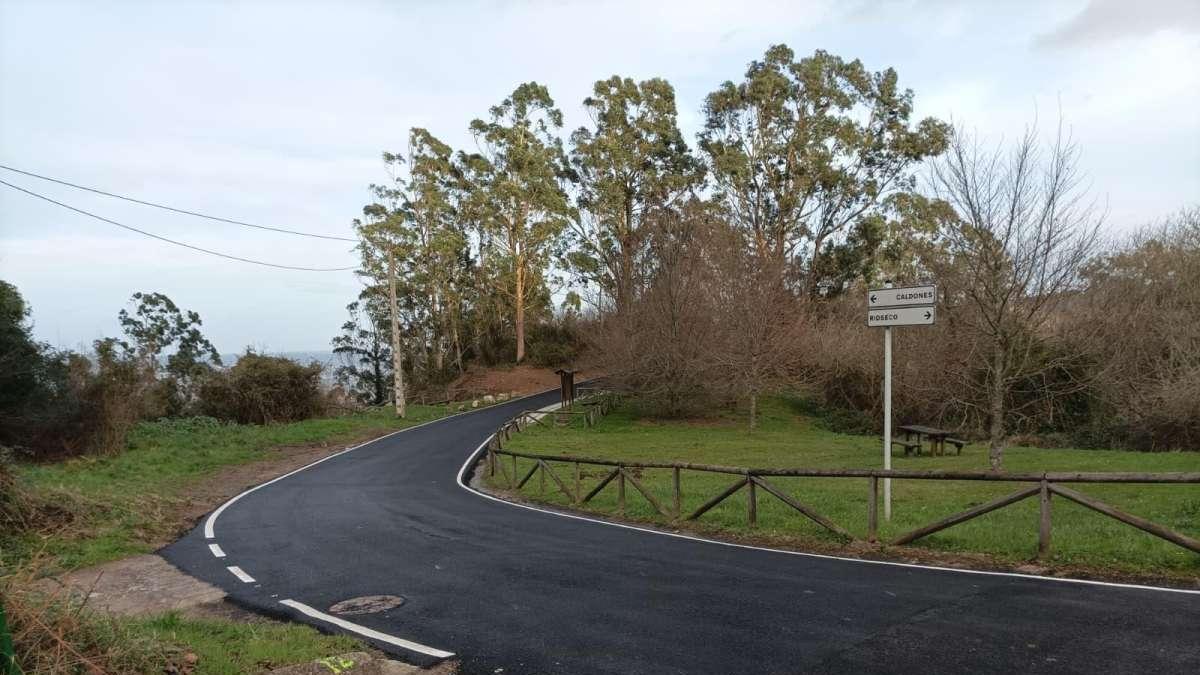 Un camino reparado en la zona rural.