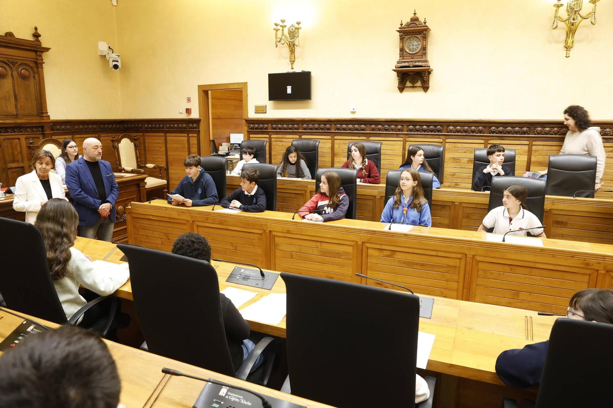 El Pleno del Consejo Municipal de Infancia y Adolescencia de Gijón, en imágenes