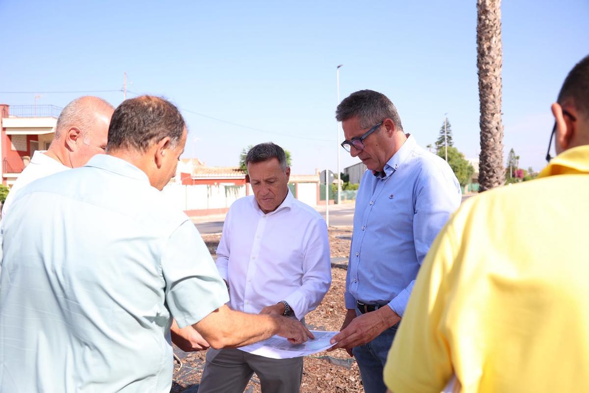 El alcalde de Burriana, Jorge Monferrer, ha firmado el acta de replanteo con la empresa adjudicataria.
