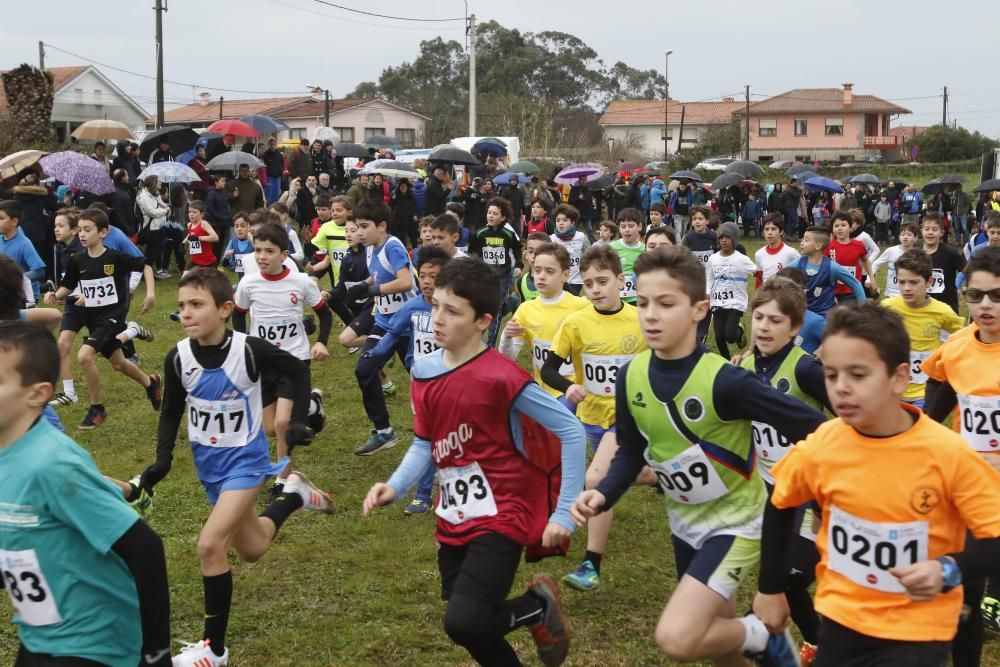 Cientos de corredores en el Trofeo San Miguel de Oia.