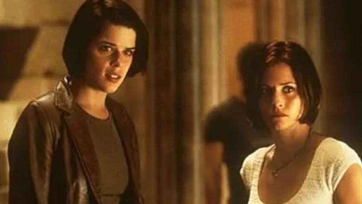 Neve Campbell y Courteney Cox en 'Scream'.