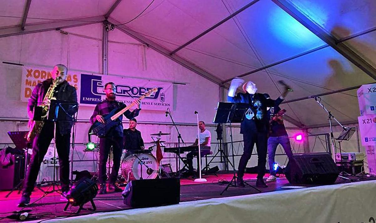 Dornas participantes en la regata de Porto Meloxo.   | //  PACO LUNA