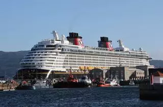 El crucero «Disney Dream» despide su temporada europea con una escala en el puerto de Vigo