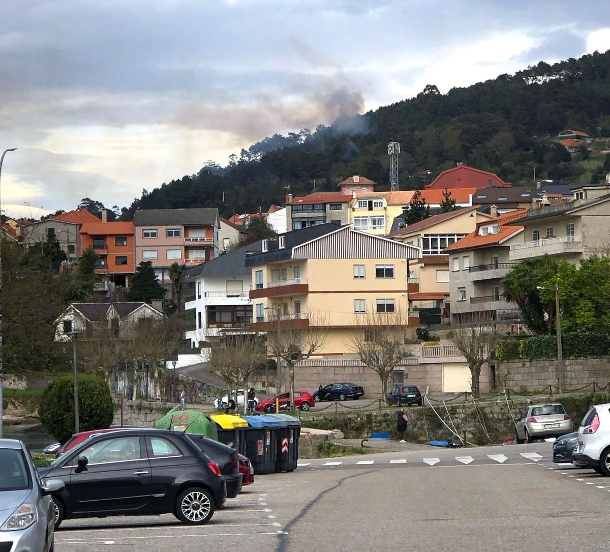 Un incendio se originó en los montes de Chapela.