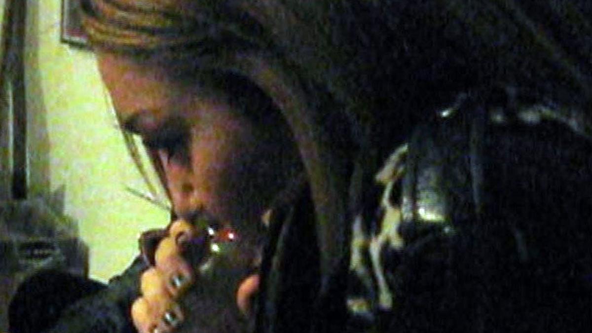 Miley Cyrus se disculpa por fumar salvia