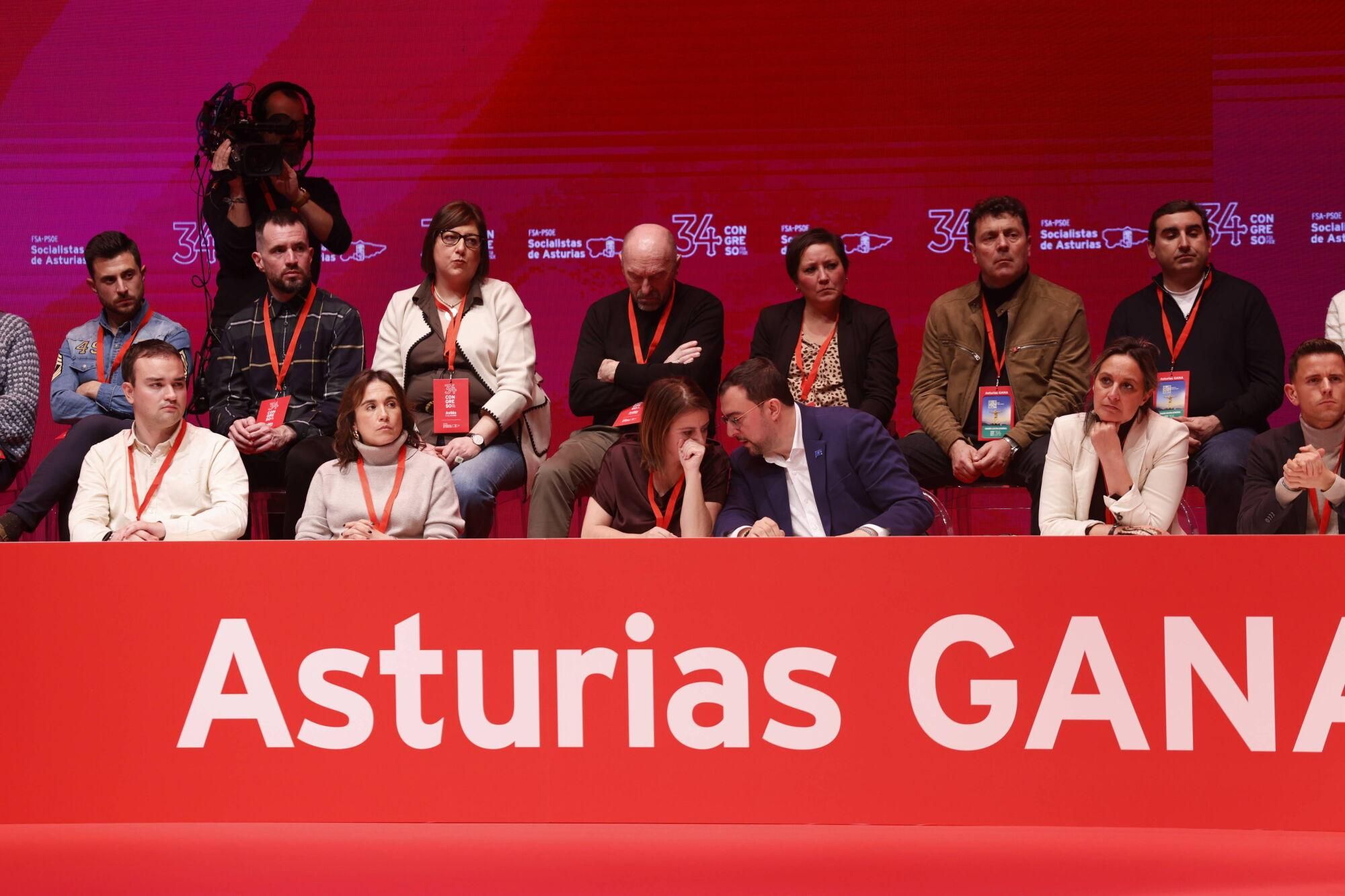 EN IMÁGENES: Pedro Sánchez y Adrián Barbón abren el congreso del PSOE asturiano