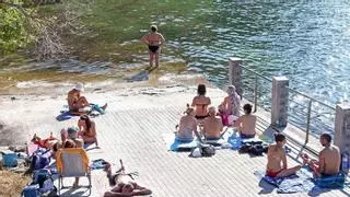 El gobierno municipal desaconseja temporalmente el baño en la playa viguesa de A Punta por presencia de bacterias