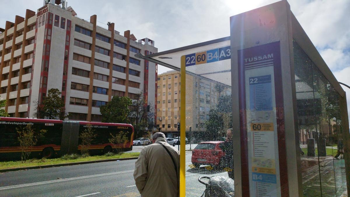 Parada de autobús de las líneas 22, 60, B4 y A3 de Tussam