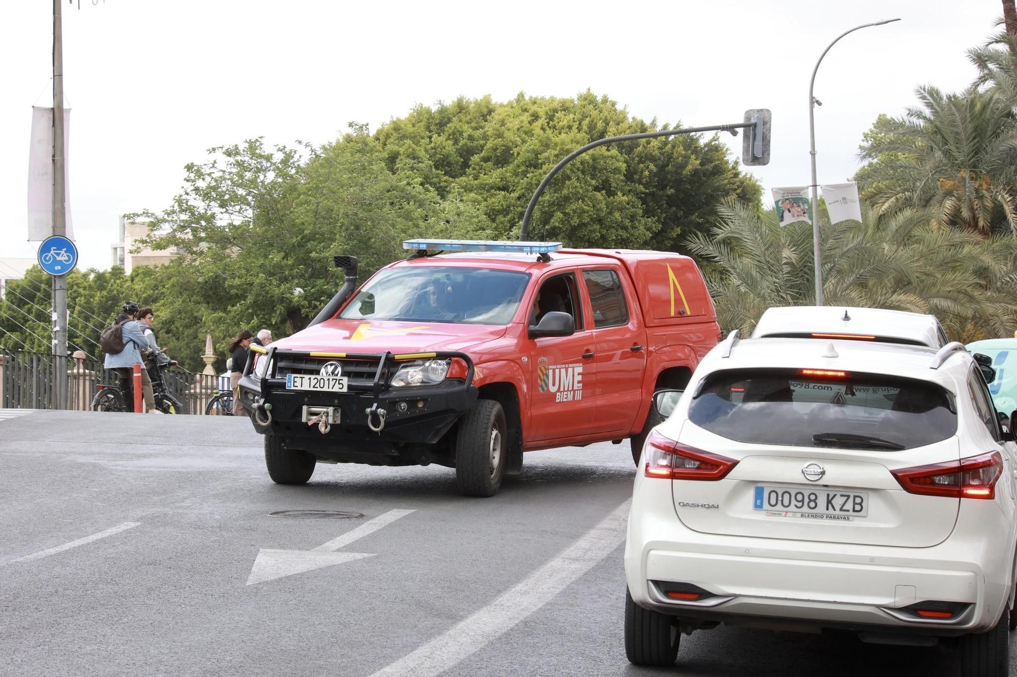 Vehículos y efectivos de la UME por las calles de Murcia tras el apagón, este martes por la mañana