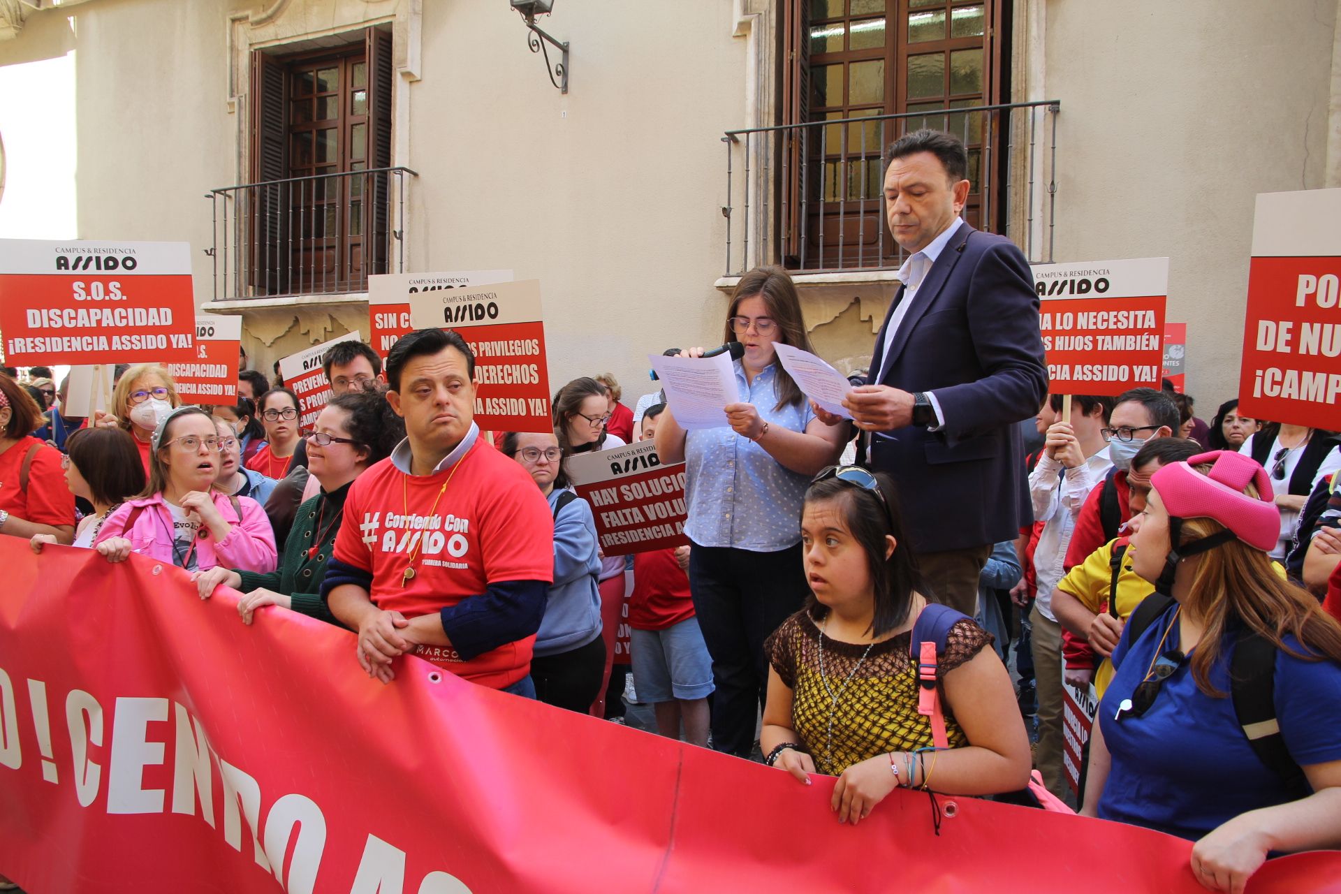 Concentración de Assido en Murcia ante la CHS