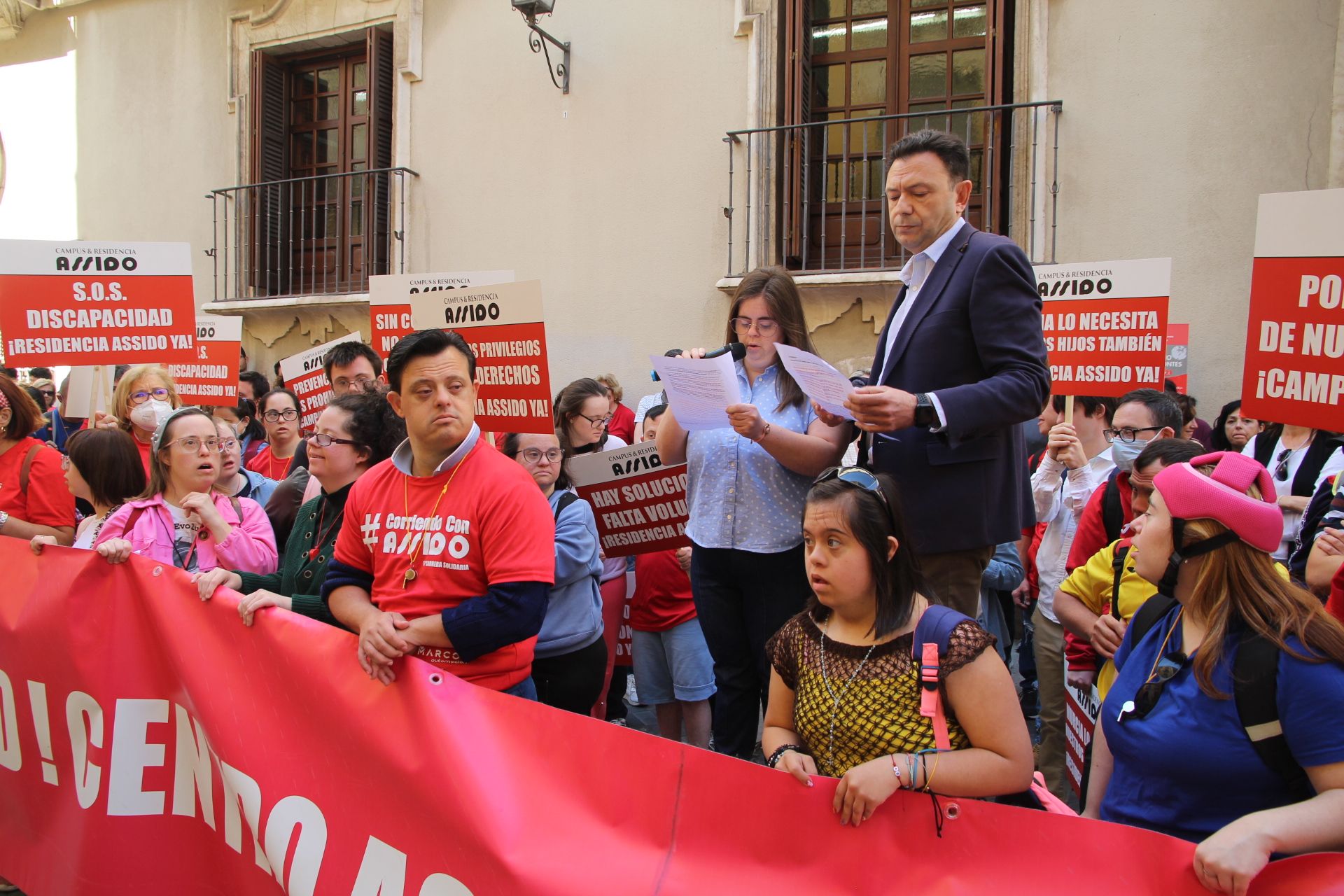 Concentración de Assido en Murcia ante la CHS