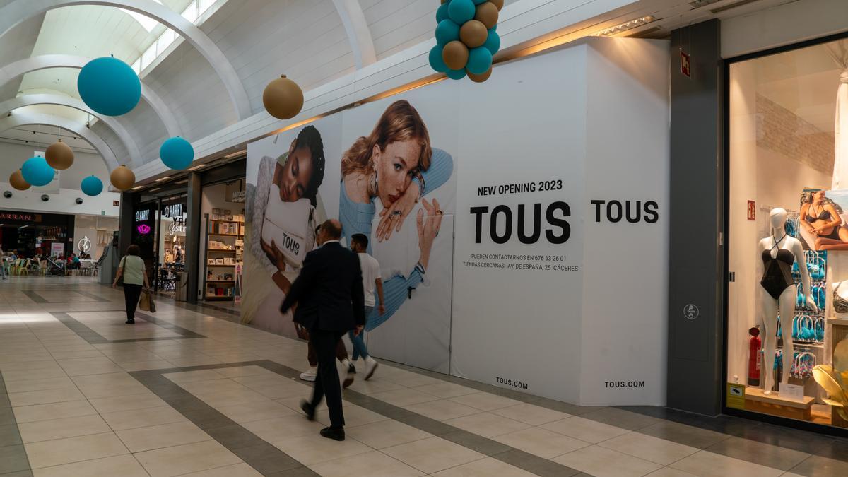 Obras en marcha para abrir Tous donde estaba Parfois, dentro del Centro Comercial Ruta de la Plata..