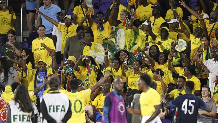 El partido más surrealista del Mundial de Clubes: tormenta eléctrica, 1.000 espectadores y victoria el equipo &#039;guardiolista&#039; de África