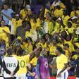 Los hinchas de Mamelodi celebran el triunfo de su equipo en el Mundial de Clubes.