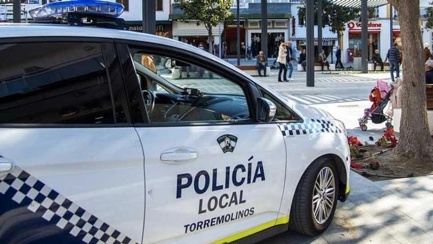 La Policía Local de Torremolinos frustra el robo de una heladería y detiene a cuatro individuos