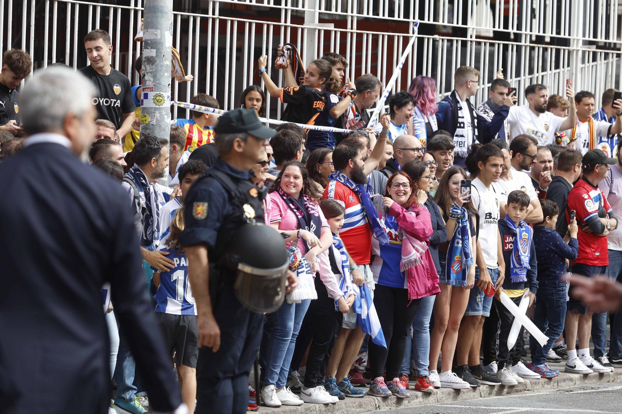 Ambiente festivo en la recepción al equipo